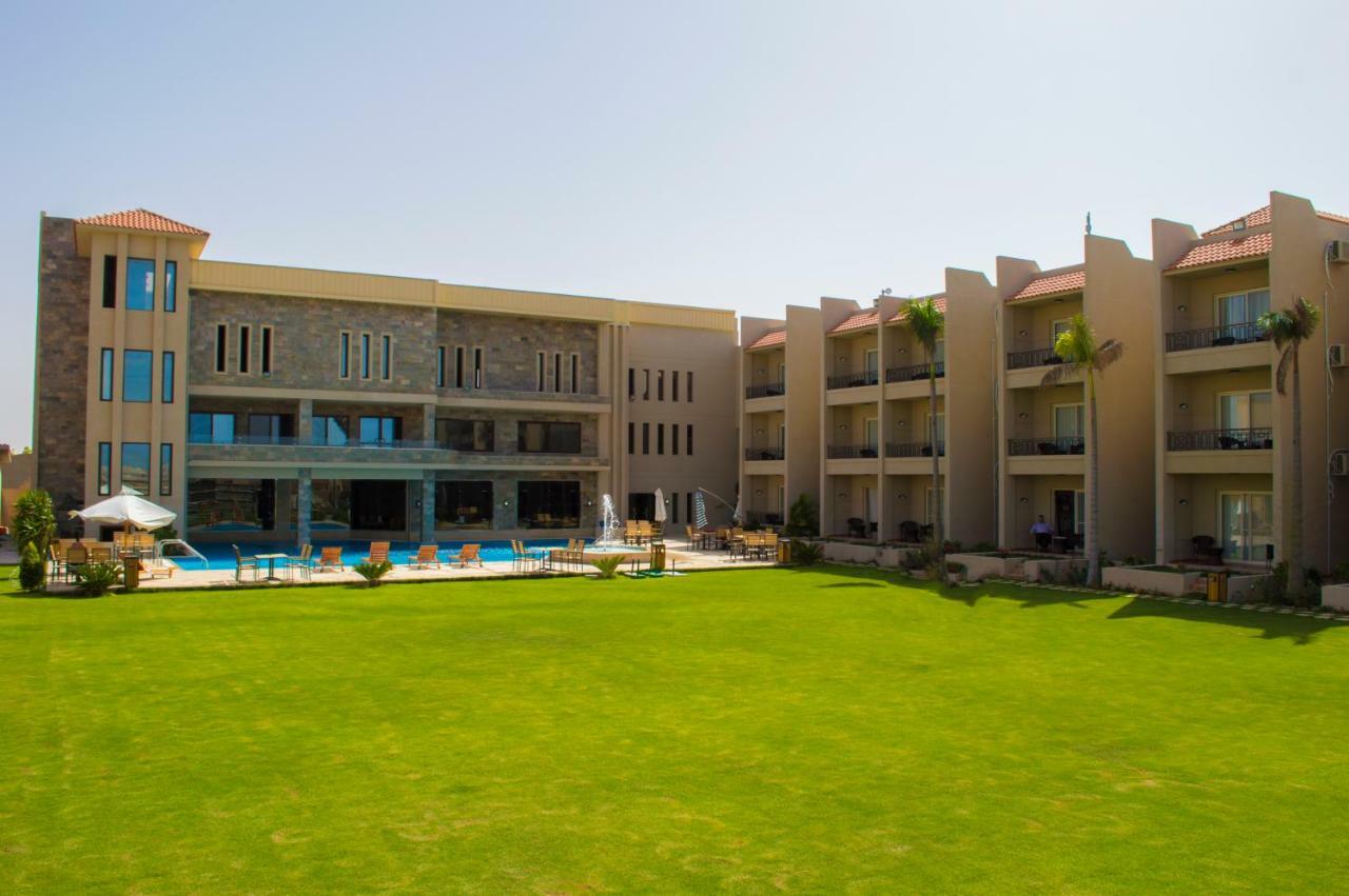 Panacea Suites Hotel Borg El Arab Bagian luar foto