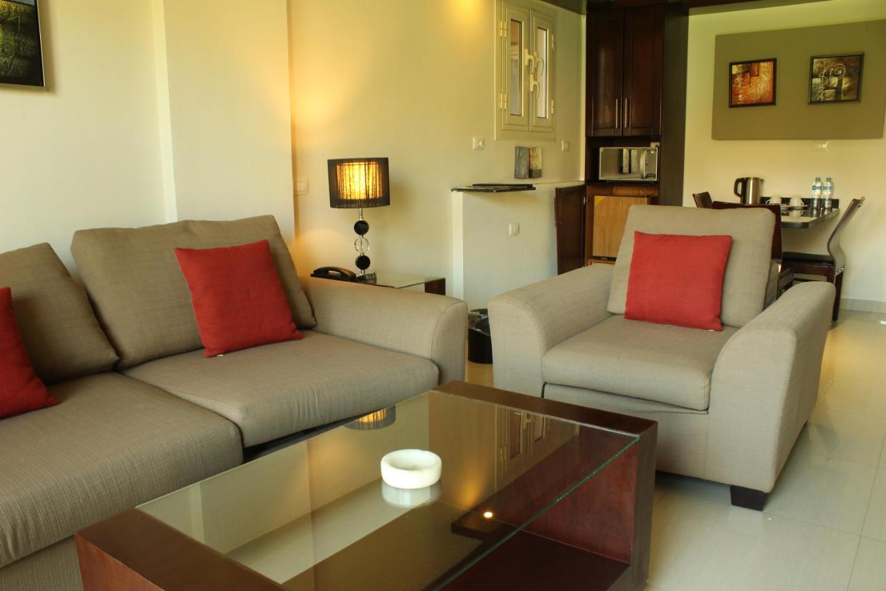 Panacea Suites Hotel Borg El Arab Bagian luar foto